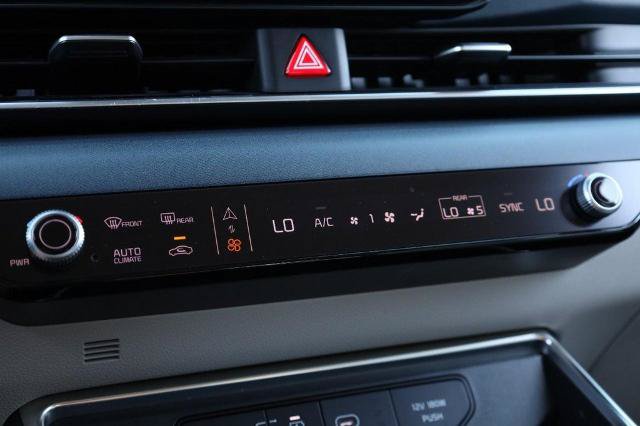 Used 2025 Kia Carnival EX FWD image 16
