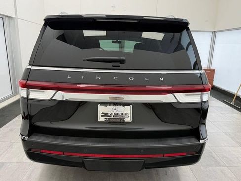 Used 2024 Lincoln Navigator Reserve AWD/4WD image 3