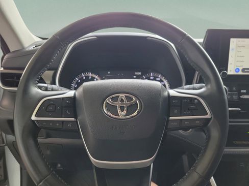 Certified 2023 Toyota Highlander XLE image 12