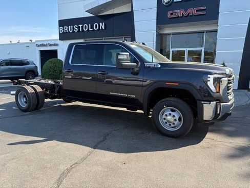 New 2026 GMC Sierra 3500 SLE w/ SLE Convenience Package AWD/4WD image 2