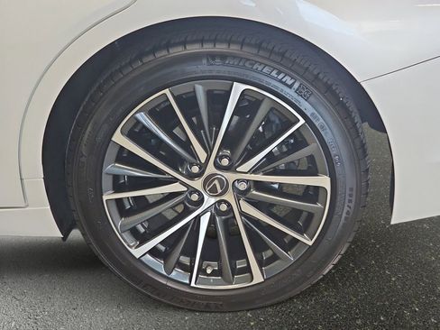 Certified 2025 Lexus ES 300h w/ Premium Package image 36