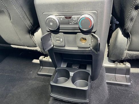 Used 2022 Ford Explorer XLT w/ Equipment Group 202A image 18