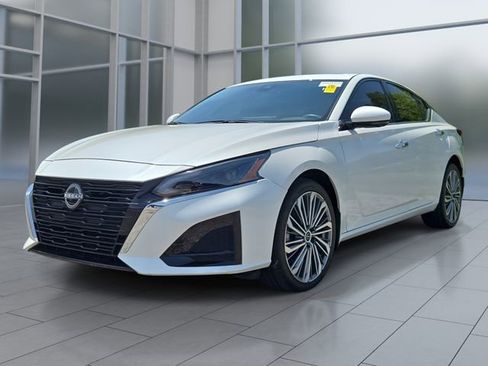 Certified 2025 Nissan Altima 2.5 SL AWD/4WD image 1