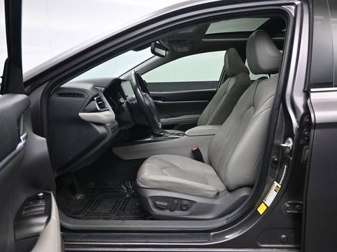 Used 2021 Toyota Camry XSE FWD image 21