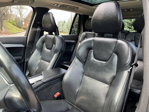 Used 2018 Volvo XC90 T6 Momentum w/ Convenience Package AWD/4WD image 9