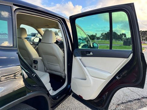 Used 2014 Volkswagen Tiguan SE image 27