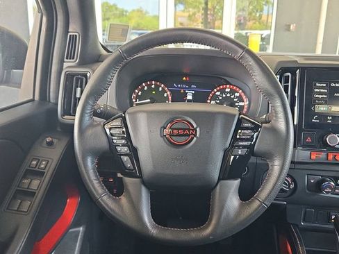 Used 2025 Nissan Frontier PRO-4X AWD/4WD image 12