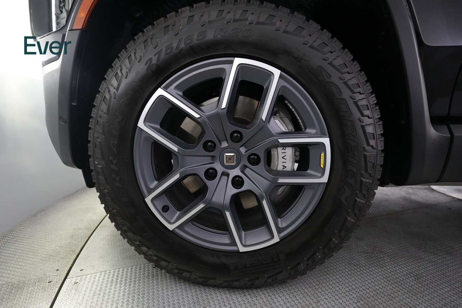 Used 2024 Rivian R1S Adventure Dual AWD/4WD image 19