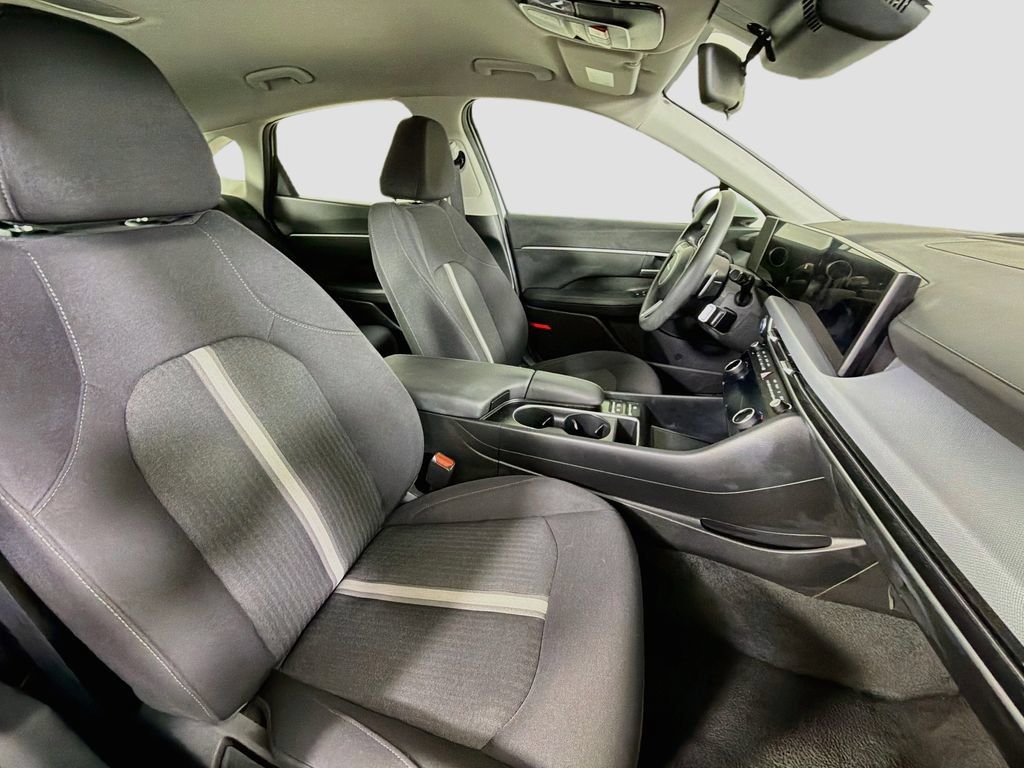 Used 2025 Hyundai Sonata SEL FWD image 32
