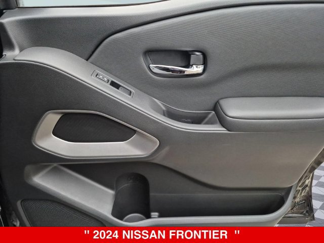 Certified 2024 Nissan Frontier SV AWD/4WD image 34