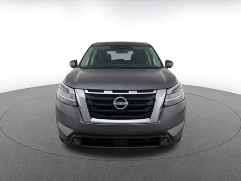Used 2025 Nissan Pathfinder SV FWD image 2