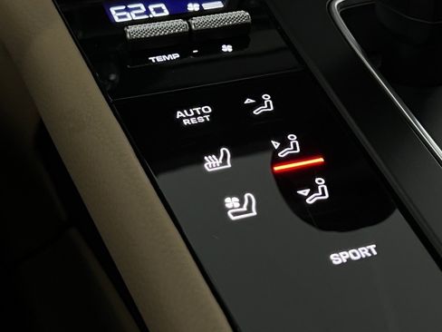 Used 2023 Porsche Macan image 16