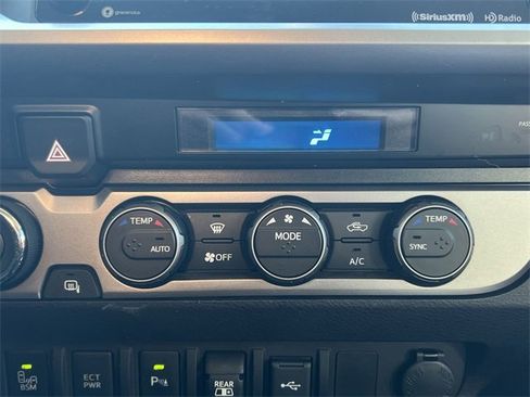 Used 2022 Toyota Tacoma TRD Sport image 18