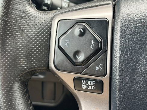 Used 2017 Toyota Tacoma SR5 w/ Tow Package AWD/4WD image 31