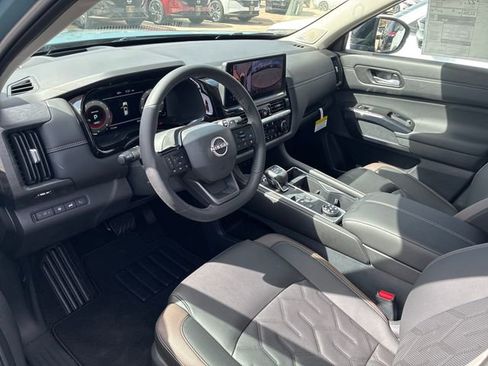 New 2026 Nissan Pathfinder Platinum image 11