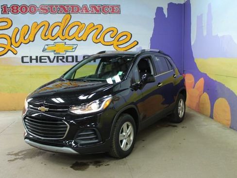Used 2019 Chevrolet Trax LT w/ LT Convenience Package AWD/4WD image 2