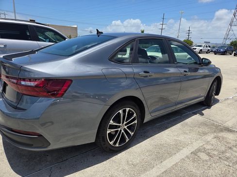 Used 2025 Volkswagen Jetta Sport FWD image 3