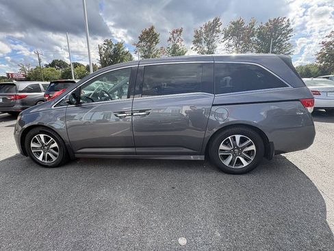 Used 2017 Honda Odyssey Touring image 3