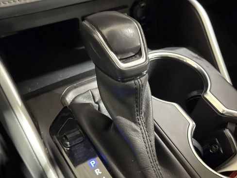 Used 2021 Toyota Highlander XLE image 17