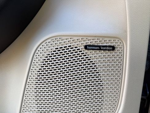 Used 2021 Chrysler Pacifica Limited w/ Premium & Safety Sphere Group image 12