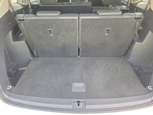 Used 2025 Volkswagen Atlas SE FWD image 7