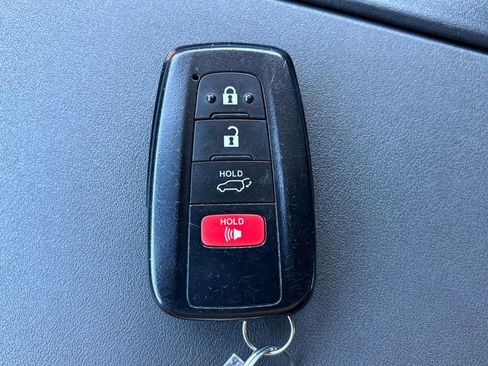 Used 2023 Toyota Highlander XLE image 28