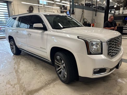 Used 2018 GMC Yukon XL Denali w/ Denali Ultimate Package AWD/4WD image 2