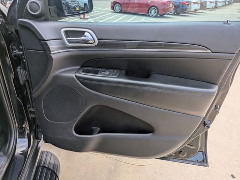 Used 2019 Jeep Grand Cherokee Limited image 30