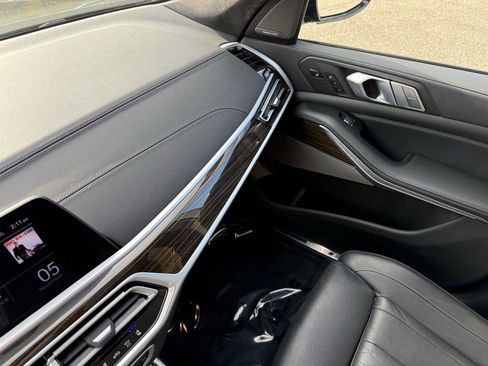 Used 2021 BMW X7 M50i w/ Cold Weather Package image 30