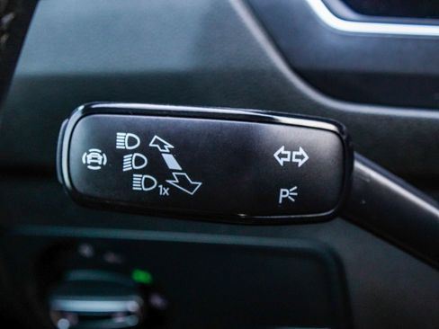 Used 2022 Volkswagen Tiguan SE R-Line image 26