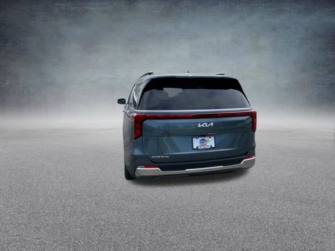 Used 2025 Kia Carnival SX image 19