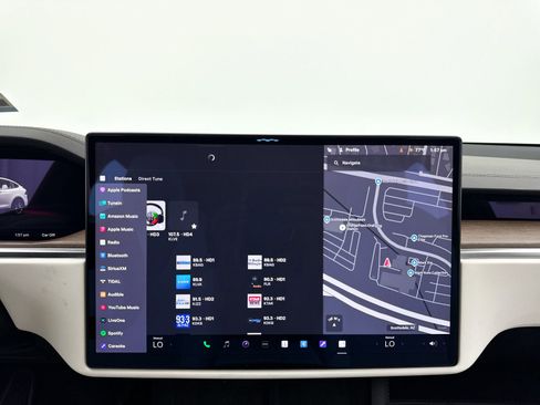 Used 2022 Tesla Model X image 23