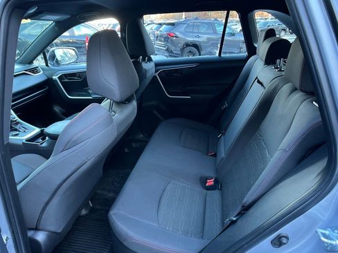 Used 2021 Toyota RAV4 SE image 20