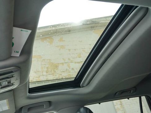 Used 2022 Toyota Highlander XLE image 25