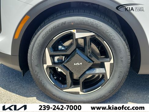New 2026 Kia Sportage EX w/ EX Panorama Roof Package FWD image 6