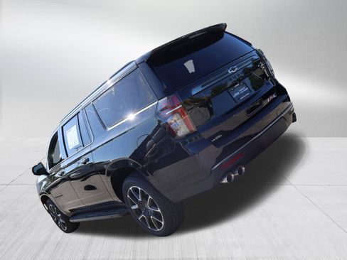 Used 2022 Chevrolet Suburban RST w/ Sport Performance Package AWD/4WD image 5