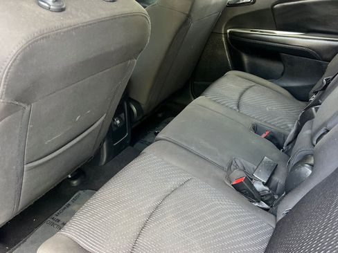 Used 2018 Dodge Journey SE w/ Connectivity Group FWD image 4