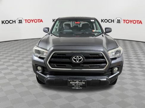 Used 2017 Toyota Tacoma SR5 w/ Exterior Package AWD/4WD image 2