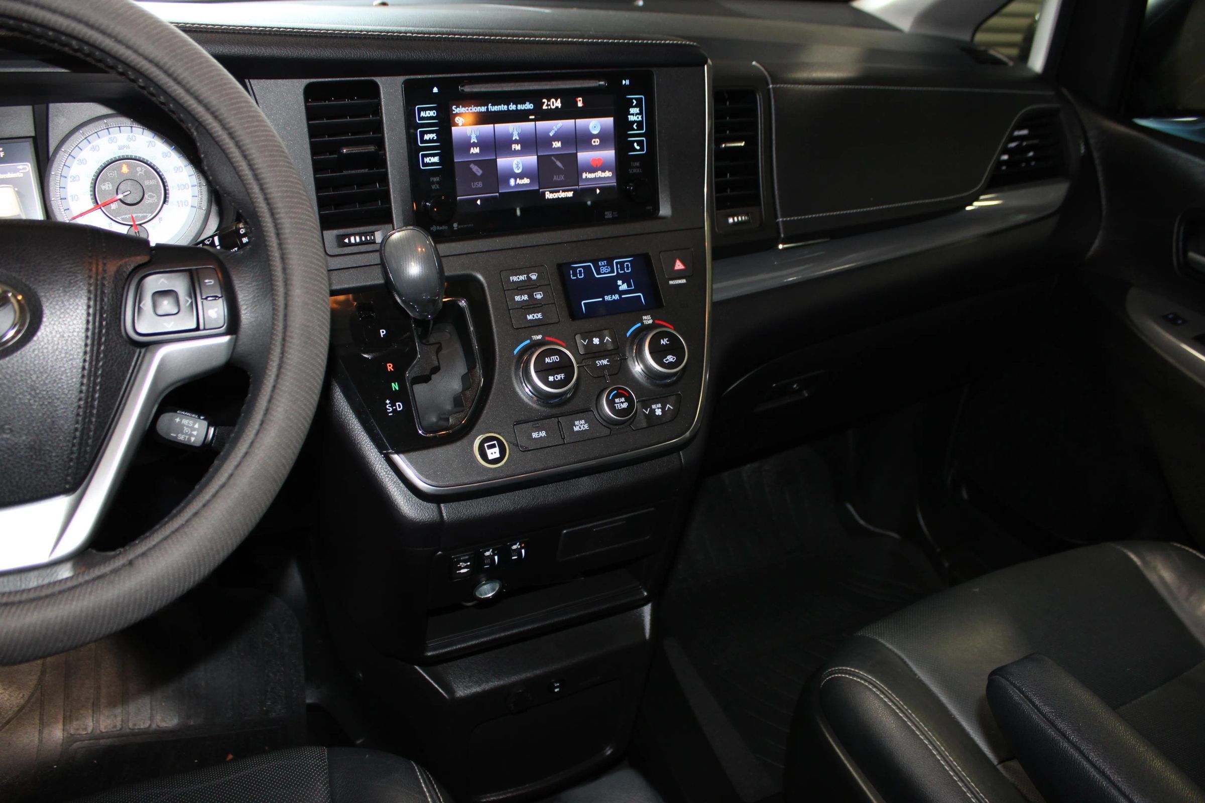 Used 2015 Toyota Sienna SE w/ SE Preferred Package FWD image 20