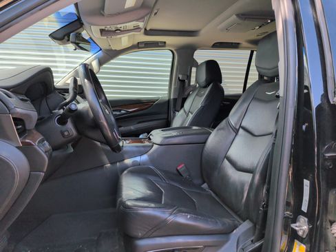 Used 2019 Cadillac Escalade Luxury RWD image 16