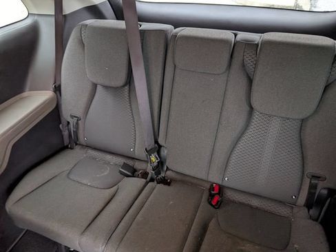 Used 2025 Kia Carnival LX FWD image 12
