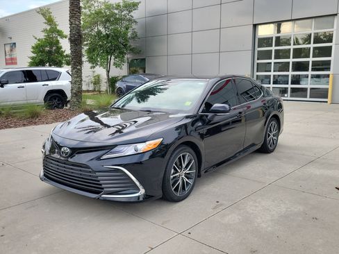 Used 2024 Toyota Camry XLE FWD image 1