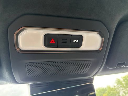 Used 2025 Rivian R1S Premium AWD/4WD image 26