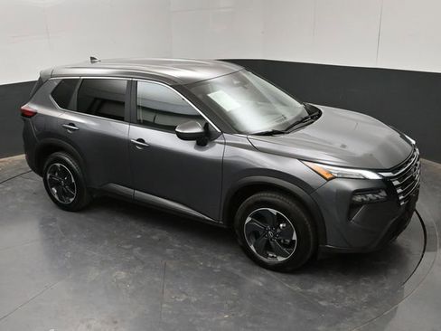 Used 2025 Nissan Rogue SV image 21