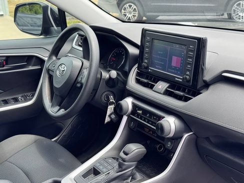 Used 2022 Toyota RAV4 LE AWD/4WD image 5