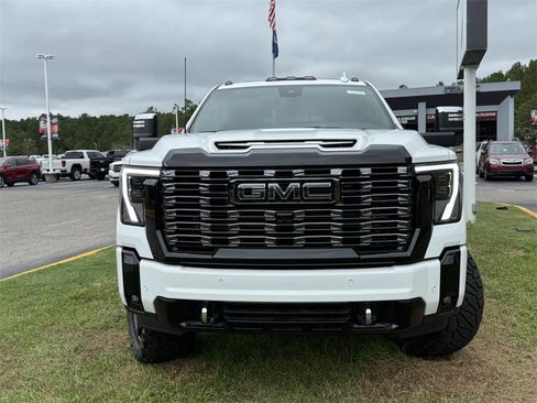 New 2025 GMC Sierra 2500 Denali Ultimate image 4