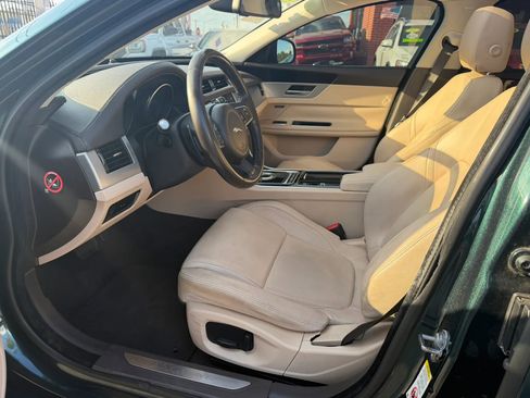 Used 2016 Jaguar XF Premium image 8