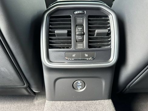 Used 2026 Porsche Macan AWD/4WD image 22