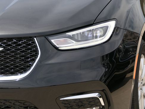 New 2026 Chrysler Pacifica Select image 7