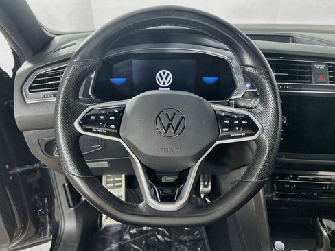 Certified 2022 Volkswagen Tiguan SE R-Line AWD/4WD image 11